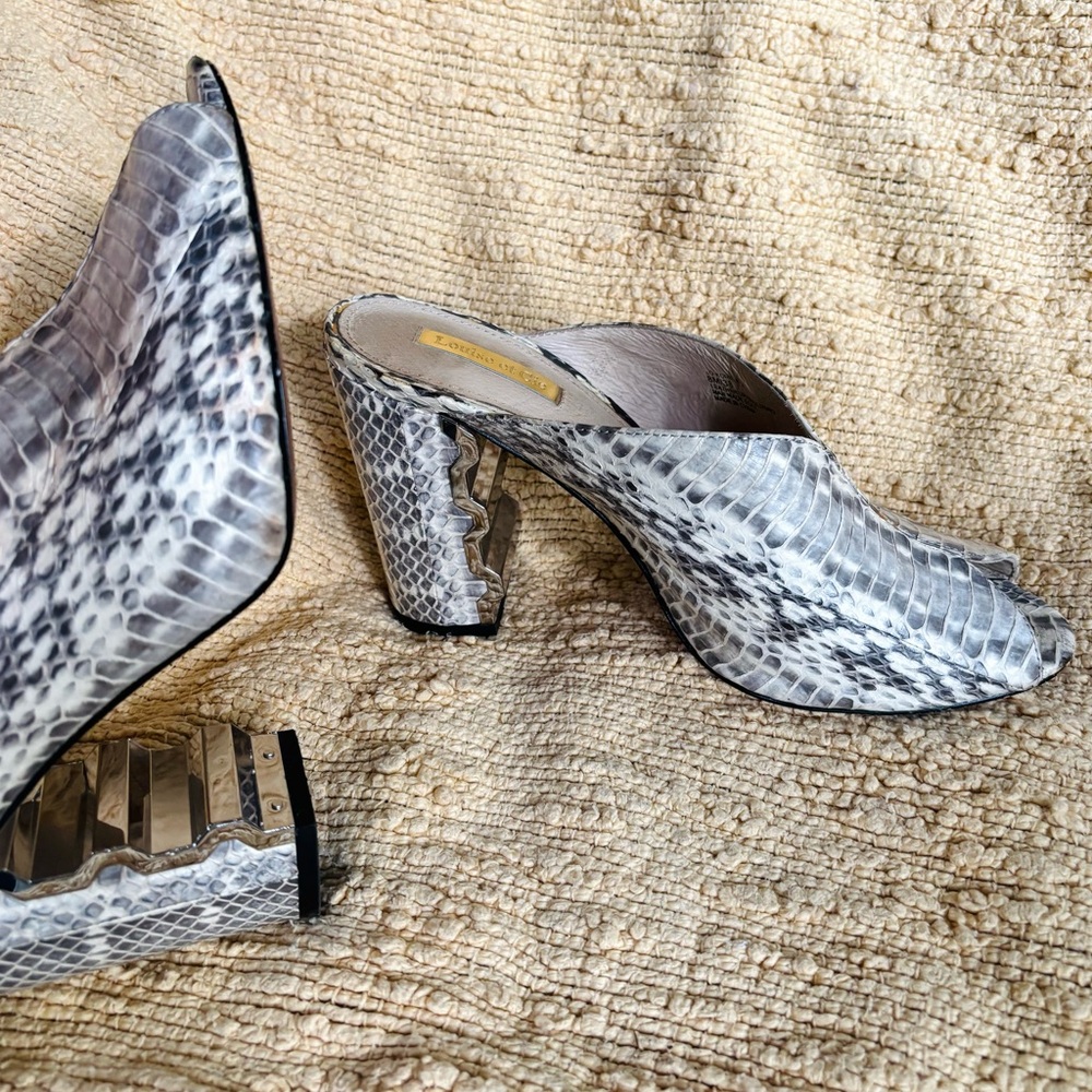 RARE Louise et Cie Fabulous Leather Snake Print Heels Pumps size 8M 8 grey white